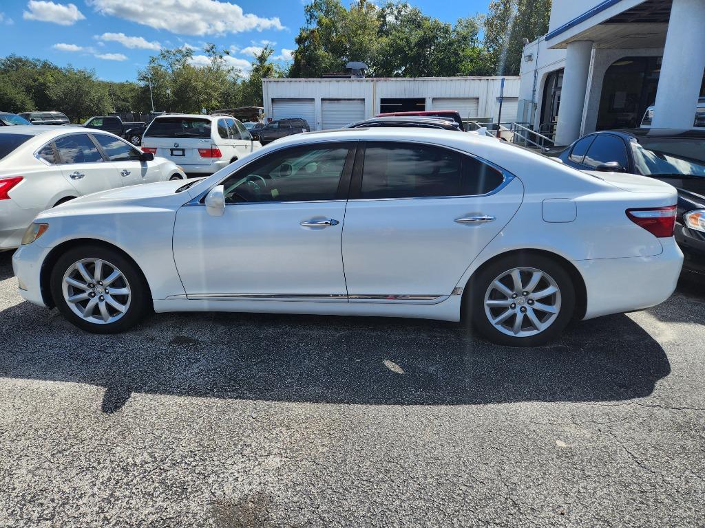 2007 Lexus LS Base photo 3