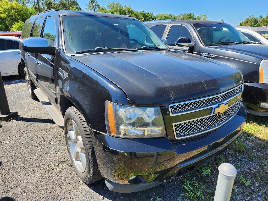 2013 Chevrolet Suburban LT's photo