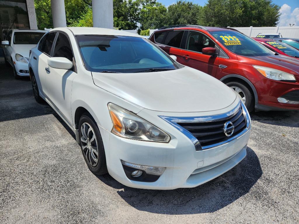 2014 Nissan Altima S's photo